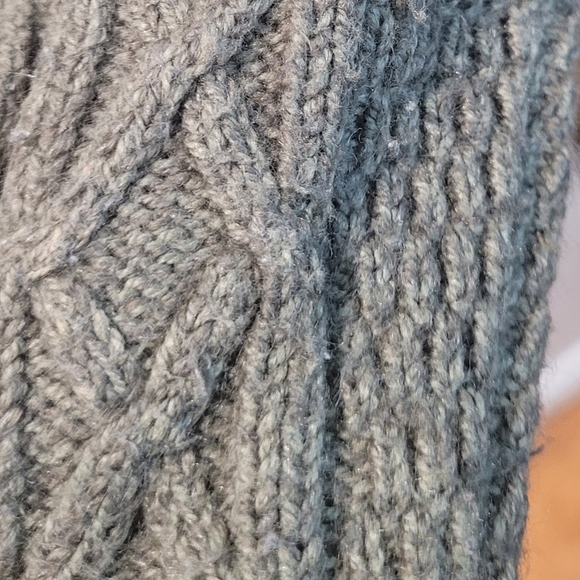 L.L.Bean Men's Olive Fisherman Cable Knit Sweater- Size L - Picture 10 of 14